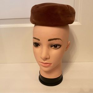 MADCAPS VINTAGE HAT PILLBOX BROWN PLUSH VELOUR FEEL ONE SIZE OS CHURCH MOB WIFE